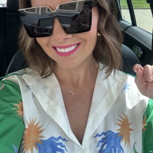 Cool girl sunnies